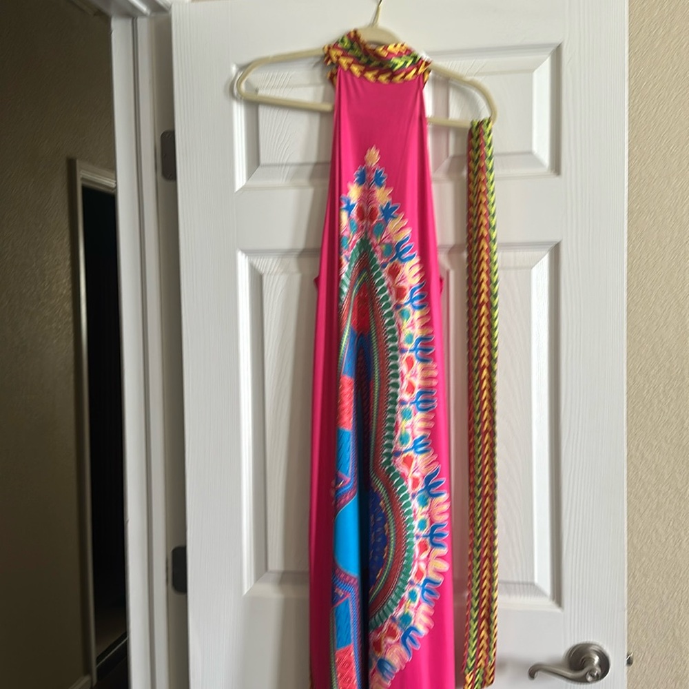 Maxi dress in Great condition ready for you to take on your island vacation
